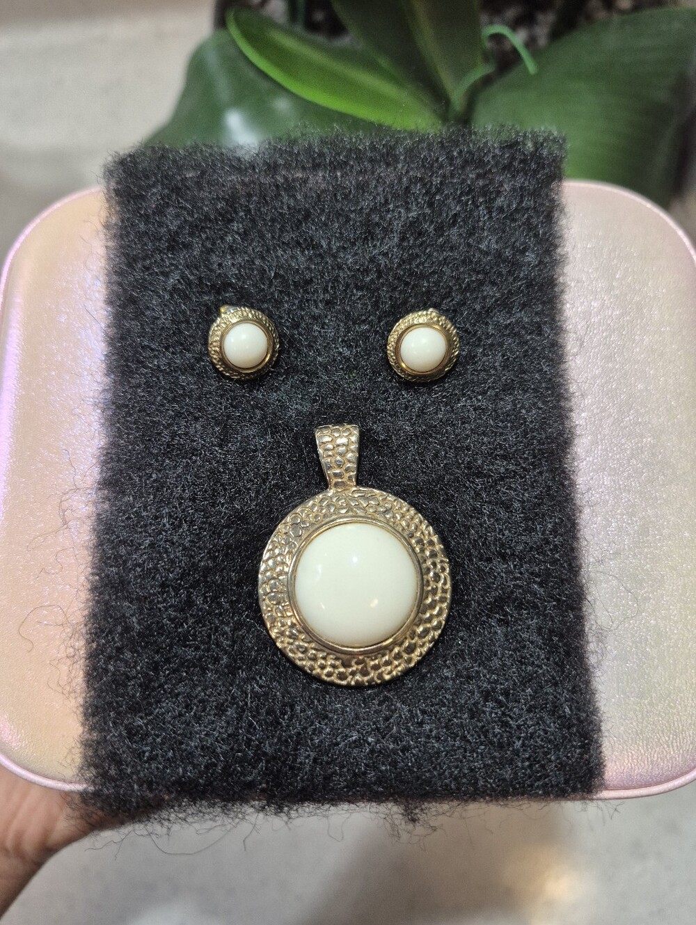 Gold and Cream Round Pendant & Stud Earring Set